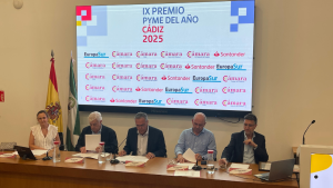 Los presidentes de las Cámaras del Campo de Gibraltar, Jerez y Cádiz, junto con el director de Europa Sur y la Directora de empresas de Andalucía del Banco Santander