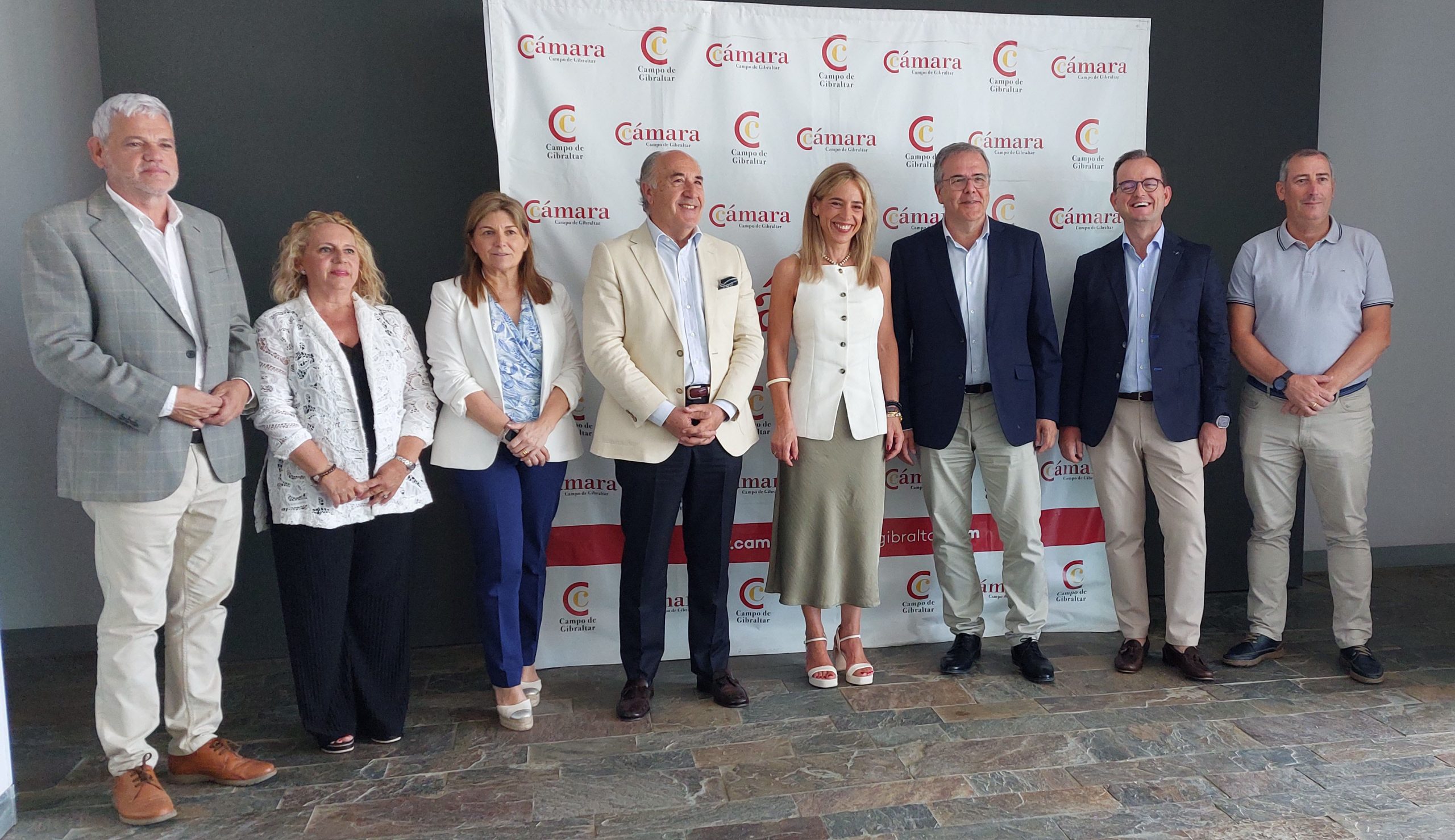 Grupo visita Diputación Cámara