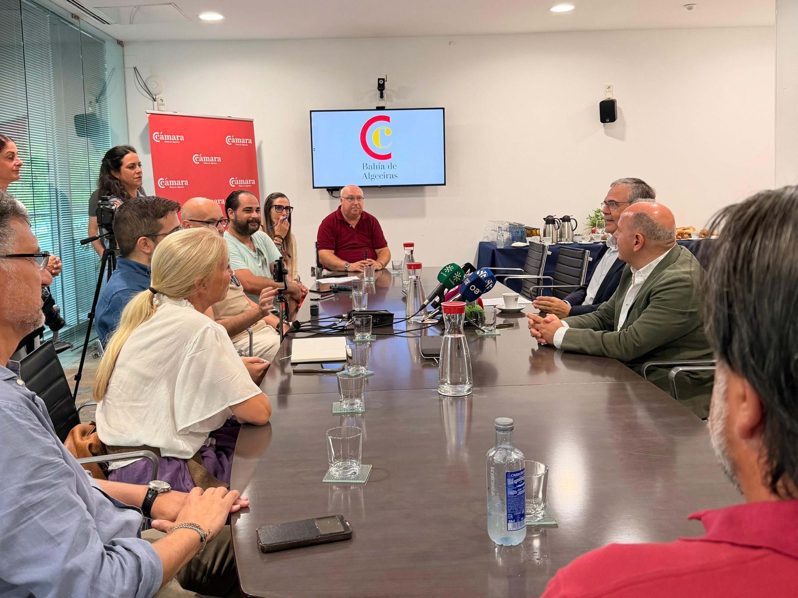 El desayuno informativo para presentar el cambio de denominación de la Cámara ante los medios